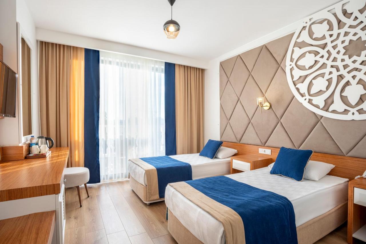 The Sansa & Hotel 3*